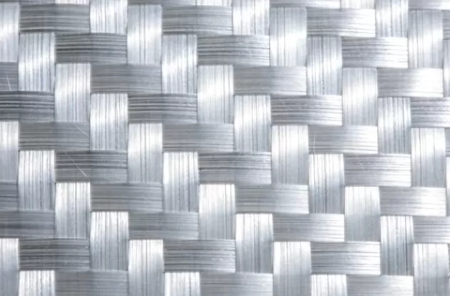 За какво се използва подложката от фибростъкло в сандвич панели?